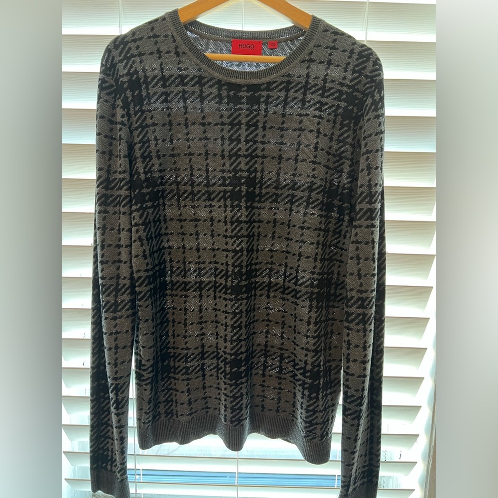 Hugo Boss Men’s sweater Red label . Size M.